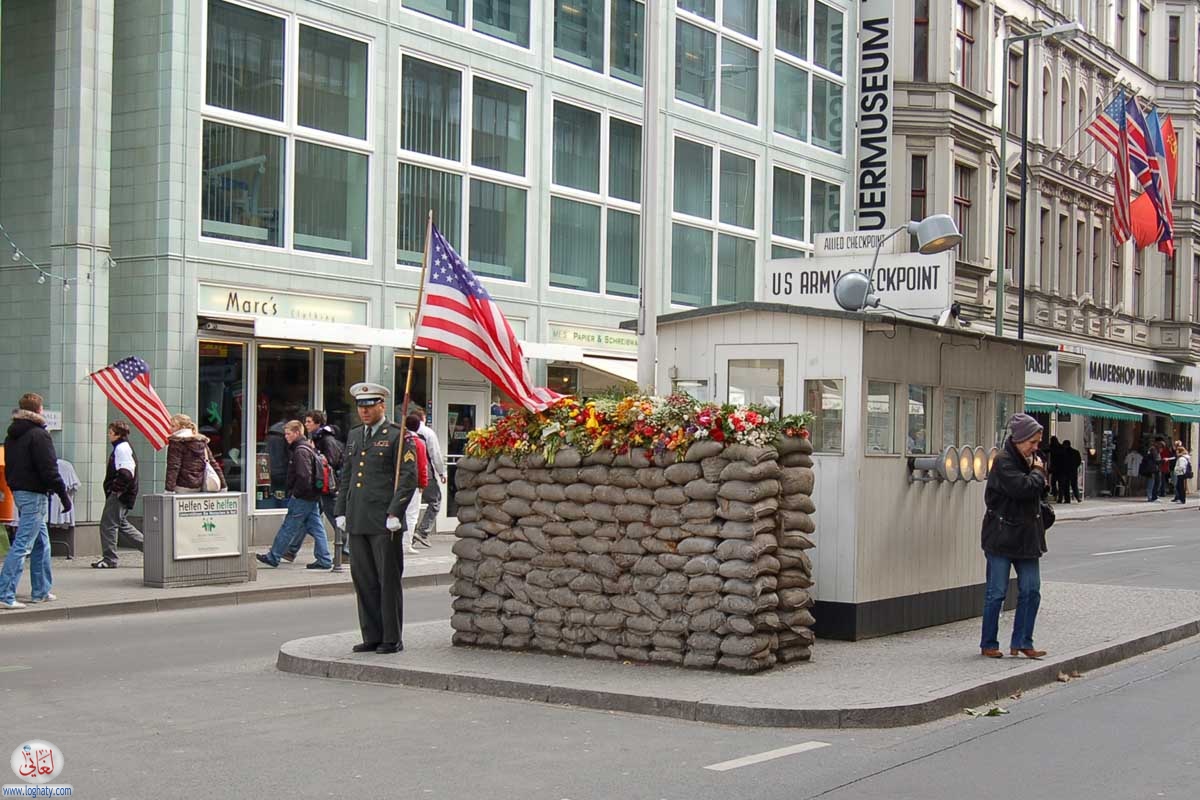checkpoint-charlie-berlin